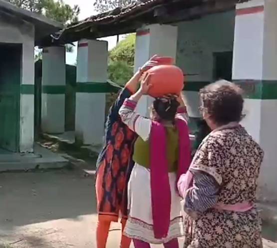 उत्तराखंडः CM से ट्रांसफर मांगा तो हुई थीं सस्पेंड, फिर आईँ चर्चा में