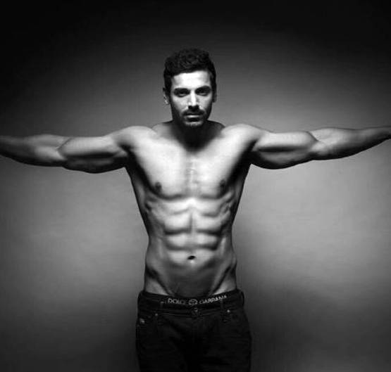 इन सितारों ने शुरू किया था बॉलीवुड में बॉडी बिल्डिंग का ट्रेंड