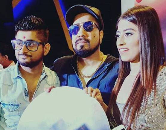 दीपक ठाकुर का फैमिली संग बर्थडे सेल‍िब्रेशन, ल‍िखा ये स्पेशल मैसेज