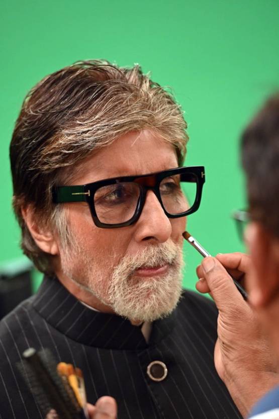 लखनऊ में लगा KBC का सेट, अमिताभ ने बताया कब शुरू होगा कौन बनेगा करोड़पत‍ि