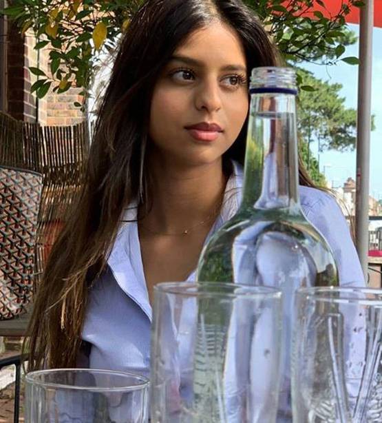 इंटरनेट पर धमाल मचा रही हैं शाहरुख की बेटी सुहाना खान, चर्चा में तस्वीरें