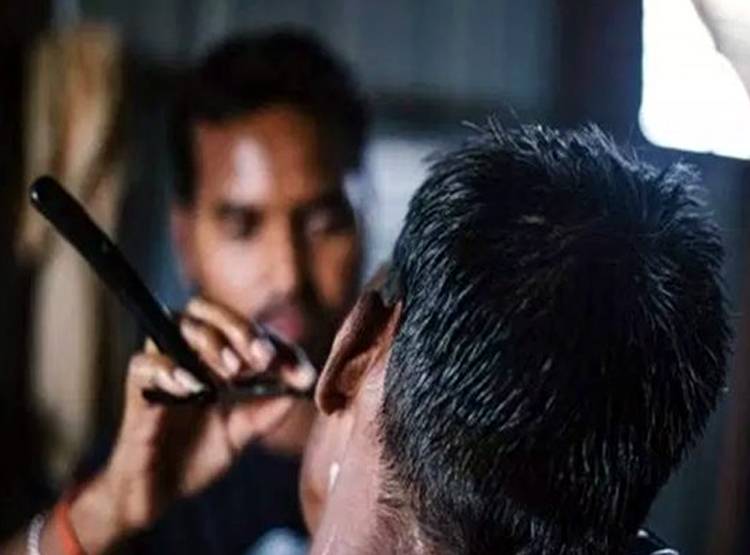 नाई ने जानबूझकर काट डाली 'अभिनंदन कट' मूंछें, थाने में दर्ज हुई FIR