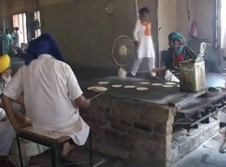 ये है देश की सबसे बड़ी रसोई, दो लाख लोग छकते हैं लंगर