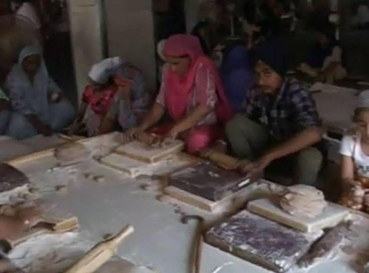 ये है देश की सबसे बड़ी रसोई, दो लाख लोग छकते हैं लंगर