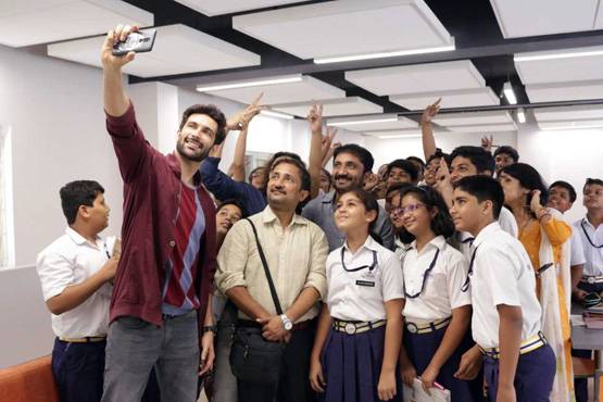 आनंद कुमार: 'सुपर 30' का असली हीरो, कम फिल्मी नहीं है इनकी कहानी