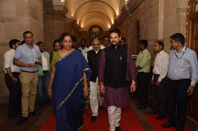 अब बिन पेट्रोल दौड़ेगी गाड़ी, बजट में ई-वाहन पर सौगातों की बौछार