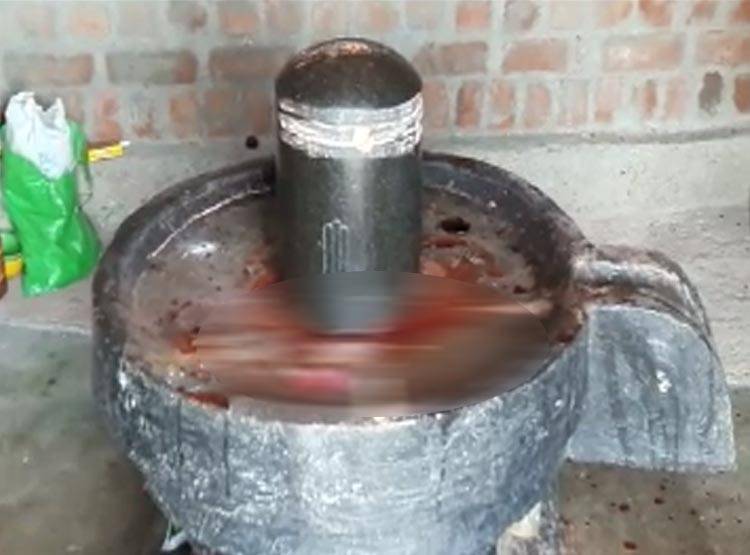 गुप्त खजाने के लिए 3 की नरबलि, गर्दन काटकर खून शिवलिंग पर चढ़ाया