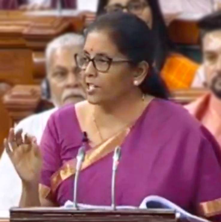 अब बिन पेट्रोल दौड़ेगी गाड़ी, बजट में ई-वाहन पर सौगातों की बौछार