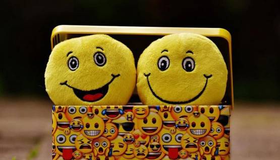 भावुक बच्चों का इमोशनल इंटेलीजेंस इस तरह बढ़ा सकते हैं पेरेंट्स