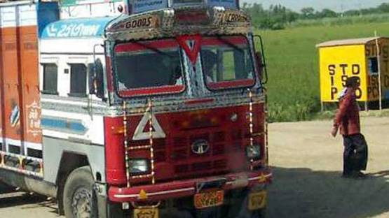 पिता ने ट्रक चला गुजारी जिंदगी, बेटा NEET में सेलेक्ट, बनेगा डॉक्टर