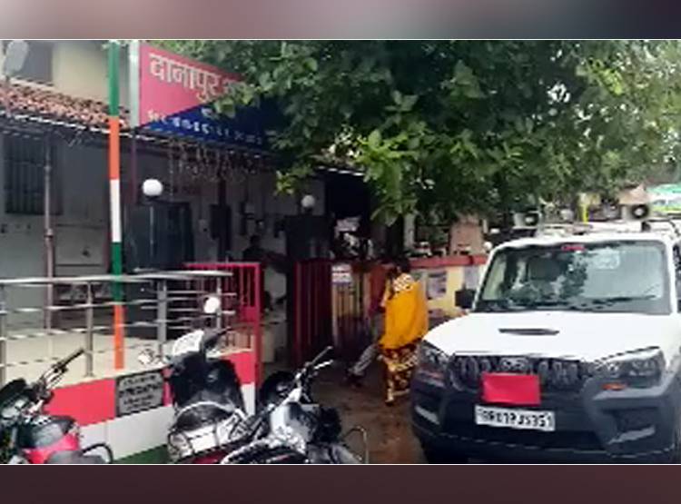 बक्से में लड़की का शव तो फंदे पर लटका म‍िला लड़का, खुदकुशी या हत्या?