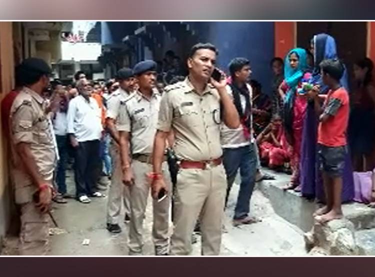 बक्से में लड़की का शव तो फंदे पर लटका म‍िला लड़का, खुदकुशी या हत्या?