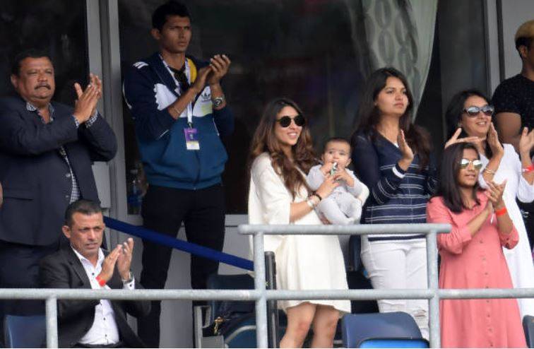 वर्ल्ड कप मैच में दूर रहीं कोहली-रोहित की पत्नियां, फैंस हुए हैरान