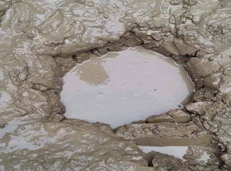 आसमान से गिरा 15 किलो का पत्थर, चमत्कार देखकर हो जाएंगे हैरान