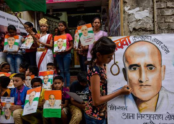 'जेनेवा' से बचे थे अभिनंदन, क्या 'वियना' से वापस आएंगे कुलभूषण?