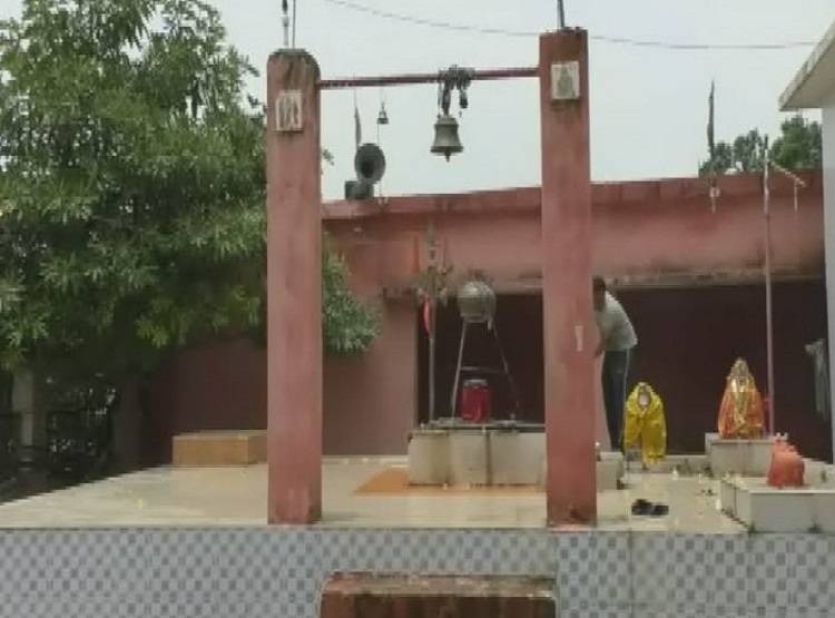 गजनी ने शिवलिंग पर लिखवा दिया था 'कलमा', सांप करता है सुरक्षा