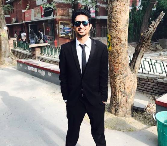 पिता भाई को खोकर भी नहीं टूटा हौसला, पहली कोशिश में IAS बना ये शख्स