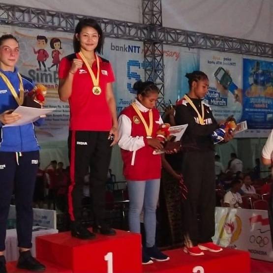 सब्जी बेचकर बेटी को बनाया बॉक्सर, बेटी गोल्ड लाई तो मां ने कहे ये शब्द