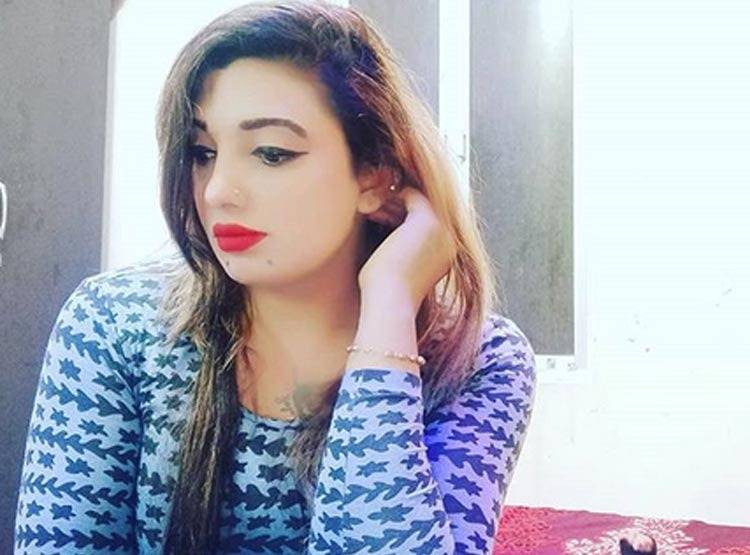 इस किन्नर की खूबसूरती पर पागल हुआ कैदी, की ये हरकत