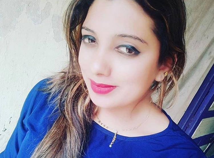 इस किन्नर की खूबसूरती पर पागल हुआ कैदी, की ये हरकत