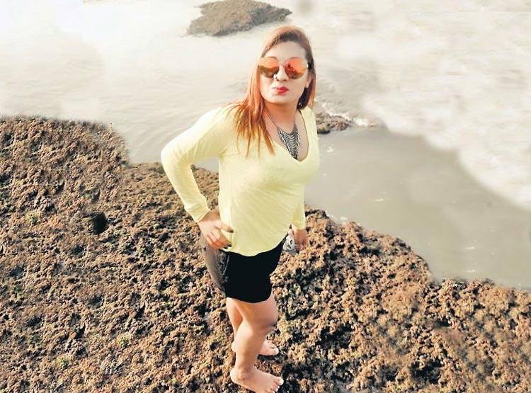 इस किन्नर की खूबसूरती पर पागल हुआ कैदी, की ये हरकत