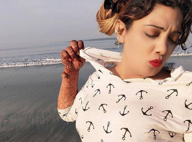 इस किन्नर की खूबसूरती पर पागल हुआ कैदी, की ये हरकत