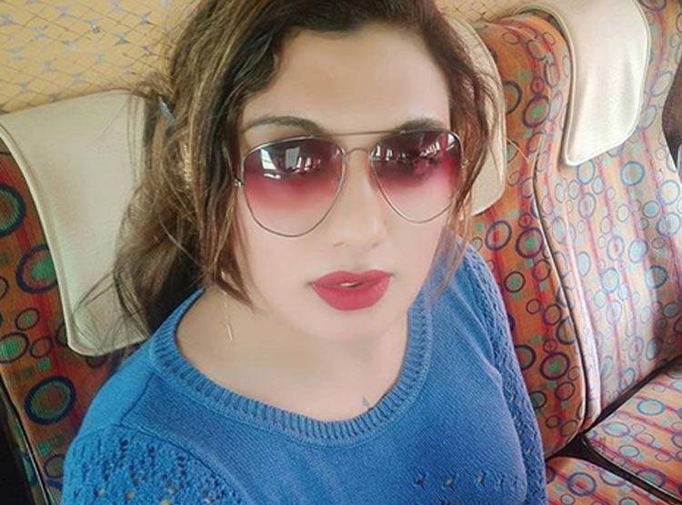 इस किन्नर की खूबसूरती पर पागल हुआ कैदी, की ये हरकत