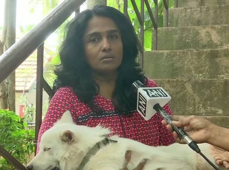 पड़ोसी कुत्ते से संबंध मंजूर नहीं, मालिक ने कुतिया को घर से निकाला