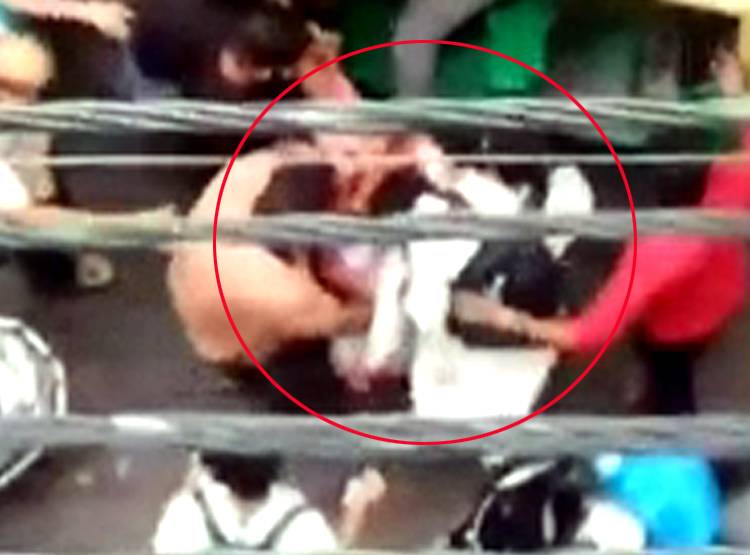 'बचाओ-बचाओ' चिल्लाकर दौड़ी लड़की, आशिक ने चाकू से गोद डाला