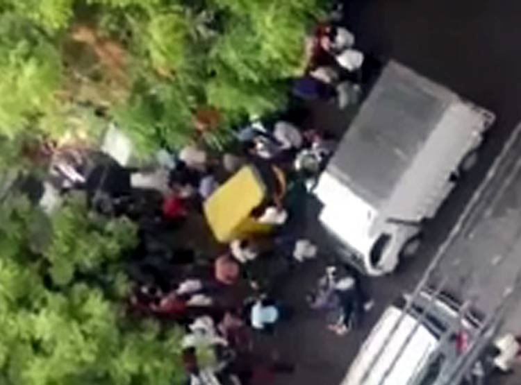 'बचाओ-बचाओ' चिल्लाकर दौड़ी लड़की, आशिक ने चाकू से गोद डाला