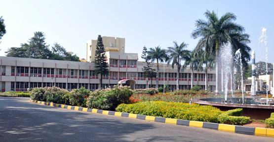 ISRO के 15 केंद्रों पर 16,000 वैज्ञानिक काम करते हैं, तब पूरा होता है एक मिशन