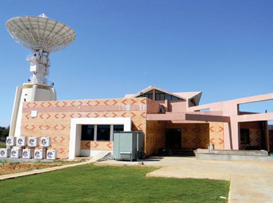 ISRO के 15 केंद्रों पर 16,000 वैज्ञानिक काम करते हैं, तब पूरा होता है एक मिशन