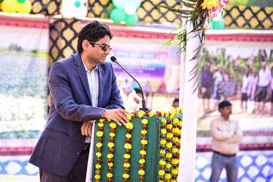 वो अफसर जिसके साइंटिस्ट से IAS बनने की कहानी है बेहद दिलचस्प