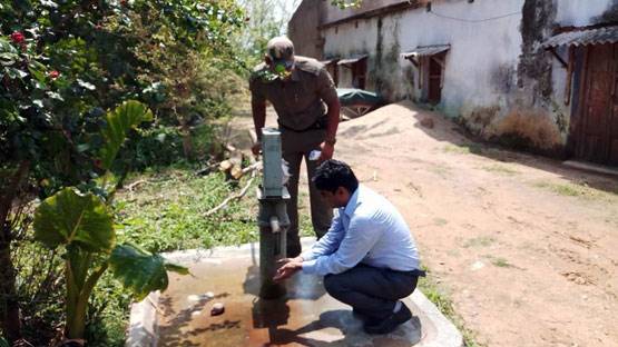 वो अफसर जिसके साइंटिस्ट से IAS बनने की कहानी है बेहद दिलचस्प