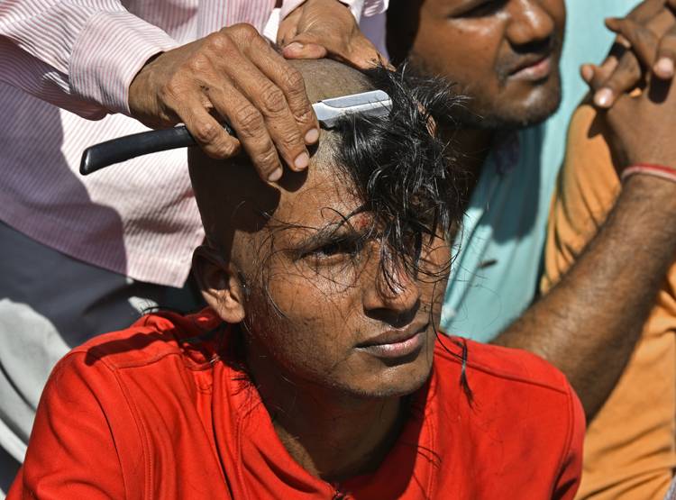 OMG... मंदिर में मुंडन, और फिर उन बालों का करोड़ों में व्यापार!