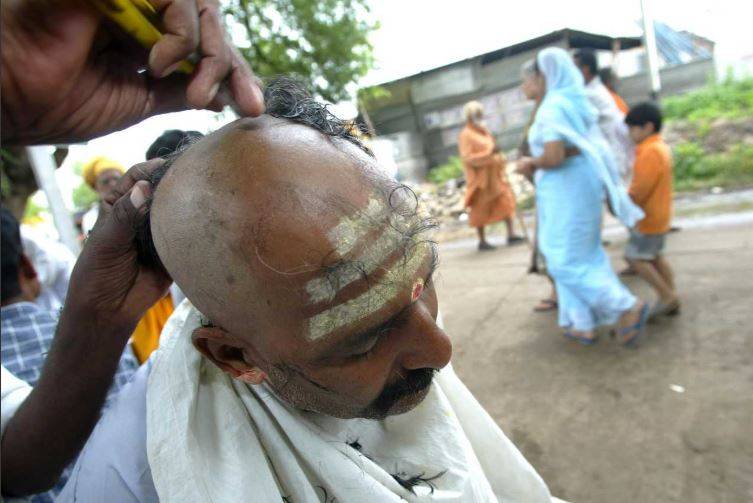 OMG... मंदिर में मुंडन, और फिर उन बालों का करोड़ों में व्यापार!