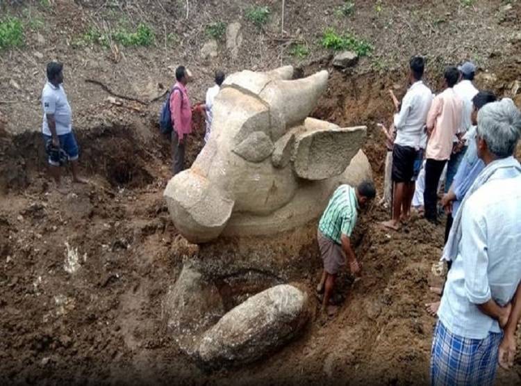 झील सूखी तो निकल आए नंदी, लोग मान रहे भोलेनाथ का चमत्कार