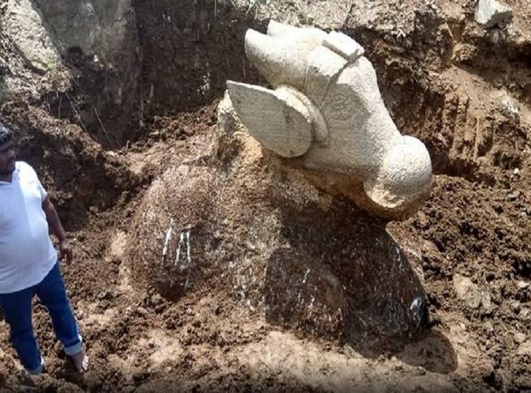 झील सूखी तो निकल आए नंदी, लोग मान रहे भोलेनाथ का चमत्कार