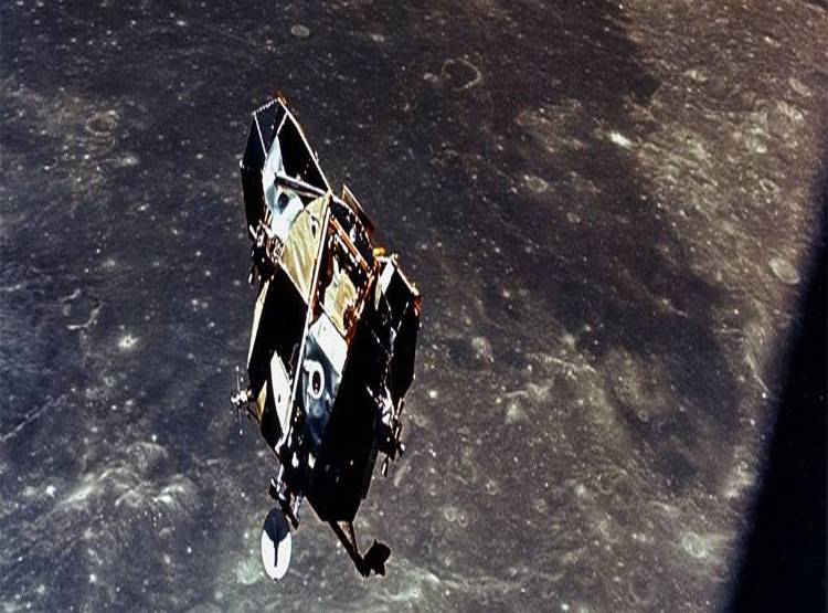 नासा की तस्वीरों से हुआ खुलासा, चांद पर थी प्राचीन एलियन सिटी