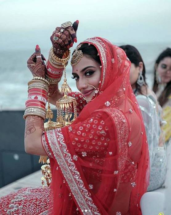 सिंदूर-मंगलसूत्र पर जारी हुआ है फतवा, नुसरत जहां के सपोर्ट में आईं मिमी