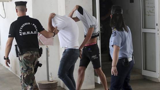 3 लड़कों से बना रही थी संबंध, जबरन बनाया वीडियो तो 12 पर किया रेप केस