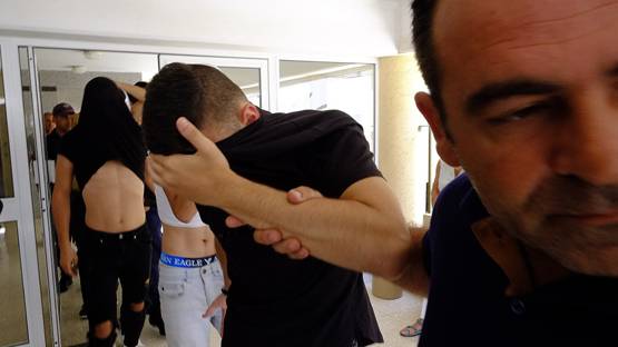 3 लड़कों से बना रही थी संबंध, जबरन बनाया वीडियो तो 12 पर किया रेप केस