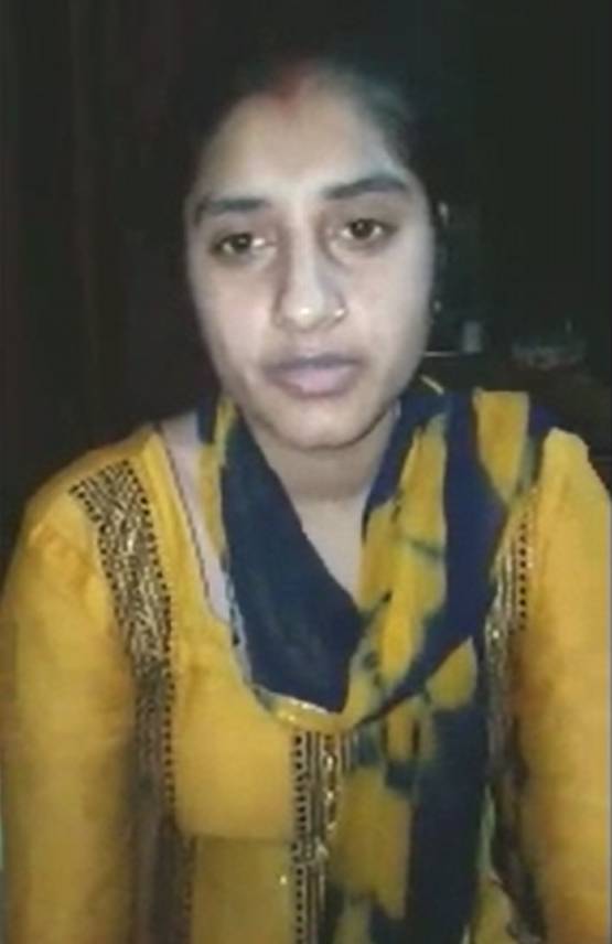 UP से भागकर MP आई लड़की, रेस्त्रां में रचाई शादी, बोली- तंग नहीं करो