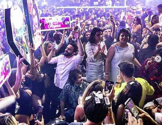 माथे पर सिंदूर, शॉर्ट ड्रेस, बर्थडे पार्टी में कुछ ऐसा था प्रियंका चोपड़ा का लुक