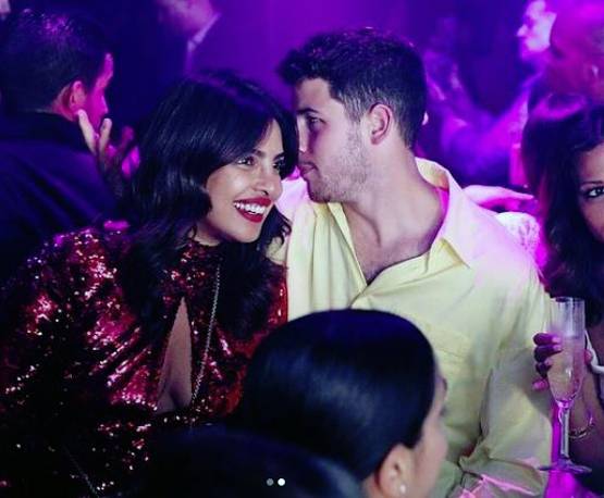 माथे पर सिंदूर, शॉर्ट ड्रेस, बर्थडे पार्टी में कुछ ऐसा था प्रियंका चोपड़ा का लुक