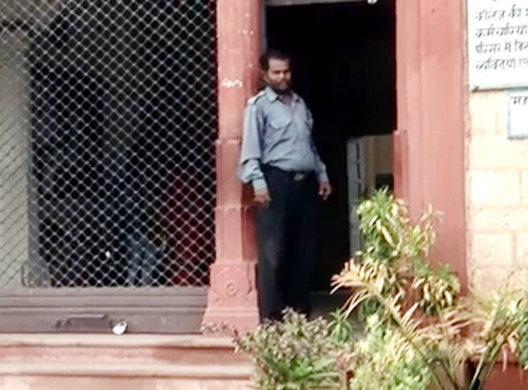 150 मह‍िला प्रोफेसरों को रेप की धमकी, अनजान नंबरों से अश्लील कॉल