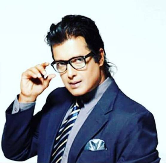 ये हैं नेपाली सिनेमा के 'अमिताभ', 22 साल छोटी मॉडल से की थी शादी