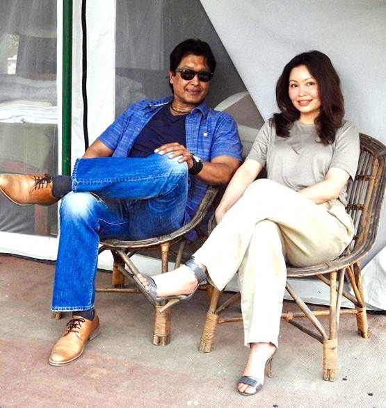 ये हैं नेपाली सिनेमा के 'अमिताभ', 22 साल छोटी मॉडल से की थी शादी