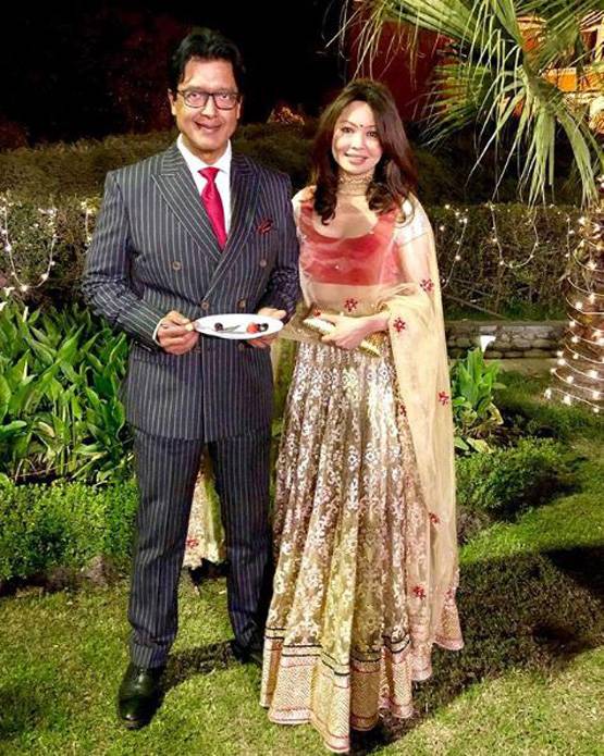 ये हैं नेपाली सिनेमा के 'अमिताभ', 22 साल छोटी मॉडल से की थी शादी