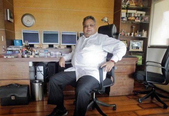 राकेश झुनझुनवाला के एक झटके में डूबे 102 करोड़, संकट में यह बड़ी कंपनी!